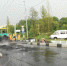 Под Брянском сняли на видео укладку асфальта под ливнем - БрянскToday.Ru