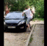 Возле брянской школы мужчина с молотком ударил женщин и разбил машину - ИА Наш Брянск.ru