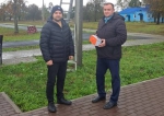 В сквере поселка Комаричи устанавливают камеры видеонаблюдения