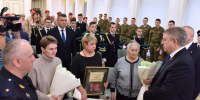 Брянский губернатор вручил госнаграду родственникам погибшего пограничника - Газета Брянские новости