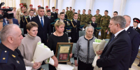 Губернатор Александр Богомаз передал Орден Мужества родным погибшего при выполнении воинского долга брянского пограничника - Брянский рабочий
