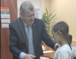 Замгубернатора Симоненко исполнил мечту клинцовской девочки
