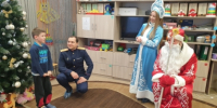 Сотрудники регионального следственного управления передали новогодние подарки детям, находящимся в социальном приюте Брянского района - Следственный комитет