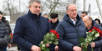 В брянских Журиничах Николай и Дмитрий Патрушевы посетили музей военной техники - Газета Брянские новости