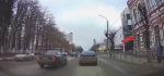 В Клинцах девушка выехала на встречку, автомобилям удалось разъехаться в последний момент
