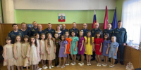 Школьники поздравили клинцовских огнеборцев с Днём защитника Отечества - МЧС