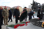 Вечная слава Героям: руководители области почтили память павших защитников Отечества