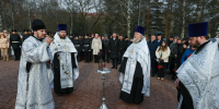Секретарь Брянской епархии совершил заупокойную литию о воинах-десантниках у памятника «Круговая оборона» города Брянска - Брянская Епархия