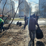 В Брянске прошел первый общегородской субботник сезона-2025