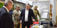 Брянский губернатор Богомаз поел плова в гостях у отряда «БАРС» - БрянскToday.Ru