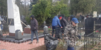С кладбищ Брянска перед Пасхой вывезли почти 2,5 тысячи кубометров мусора - Bryansk.News