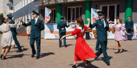 Брянские таможенники станцевали «Майский вальс» в честь 80-летия Победы - БрянскToday.Ru
