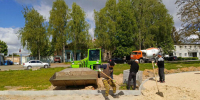 Продолжаются работы по благоустройству сквера у Самолета в Новозыбковском городском округе - Брянская Учительская газета