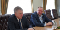 Александр Богомаз встретился с российским шахматистом, гроссмейстером, нашим земляком Яном Непомнящим - Администрация области