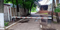 Недоступная среда по-брянски: граждане жалуются на шлагбаум у поликлиники №1 - БрянскToday.Ru