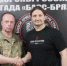 Командир «БАРС-Брянск» Сергей Антошин поздравил Эдгарда Запашного с Днём рождения - Брянская Учительская газета