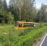 Пассажирский автобус вылетел в кювет с трассы в Калужской области - Ракурс 32