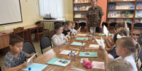 «Мир в наших руках»: мастер-класс по изготовлению открытки - Детская библиотека
