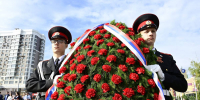 В Брянске возложили цветы к стеле Воинской славы у Кургана Бессмертия - БрянскToday.Ru