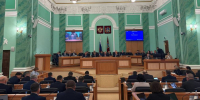 Губернатор Александр Богомаз выступает с докладом о развитии региона в областной думе - РИА Стрела