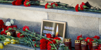 Брянцы несут цветы к Кургану Бессмертия в память о жертвах теракта ВСУ - БрянскToday.Ru