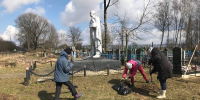 В Климовском районе убрали территорию у памятника Воину-освободителю - БрянскToday.Ru
