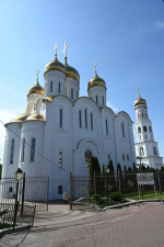В Неделю 6-ю по Пасхе митрополит Александр совершил Литургию в Брянском кафедральном соборе