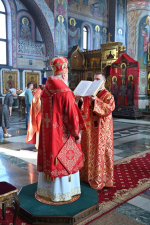 В Неделю 6-ю по Пасхе митрополит Александр совершил Литургию в Брянском кафедральном соборе