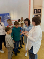В рамках всероссийского марафона тематических социальных мероприятий «Театр. Призвание», посвященного 150-летию Союза театральных деятелей России, Брянский ТЮЗ провел мероприятие для юных зрителей