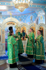 В канун дня памяти праведного Иоанна Кронштадтского митрополит Александр совершил всенощное бдение в Брянском кафедральном соборе