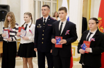 «Мы - граждане России!» - в честь Дня Государственного флага юным брянцам вручили паспорта