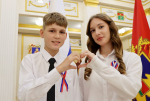 «Мы - граждане России!» - в честь Дня Государственного флага юным брянцам вручили паспорта