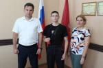 В Суземском районе ребенку-сироте вручили ключи от квартиры