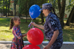 Росгвардейцы провели патриотическую акцию в преддверии Дня Государственного флага в Брянске