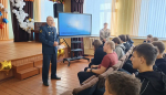 Заместитель начальника исправительной колонии № 5 г. Стародуба Павел Халепо пообщался со студентами